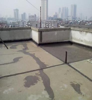 鹤峰漏水维修 楼顶漏水是什么原因，楼顶漏水维修方法是什么?